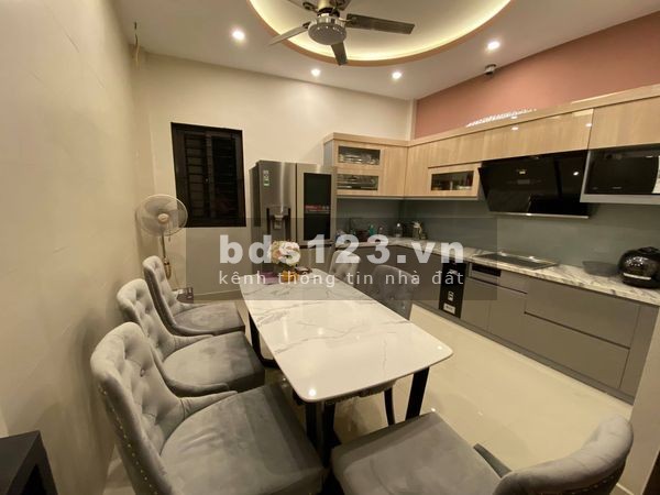 Bán nhà đẹp Bồ Đề dt 55m2, 5 tầng, mt 6m, gần hồ nội thất hảo hạng chỉ 5.85 tỷ lh 0977634118