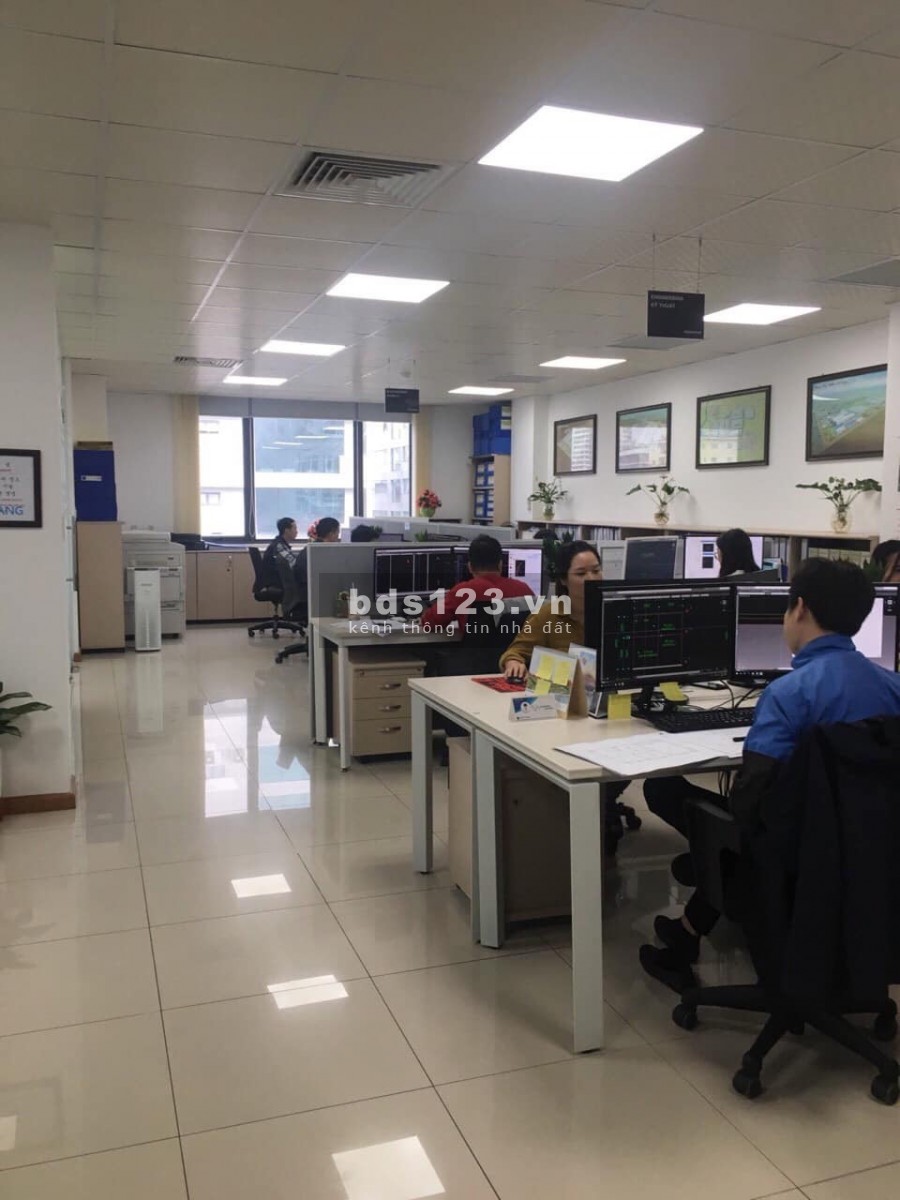 Cho thuê Văn phòng rẻ 100m2, 140m Khuất Duy Tiến nội thất cơ bản.