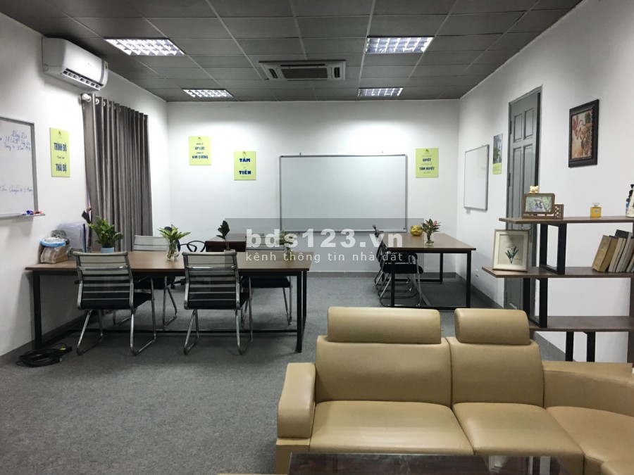 Cho thuê Văn phòng rẻ 100m2, 140m Khuất Duy Tiến nội thất cơ bản.