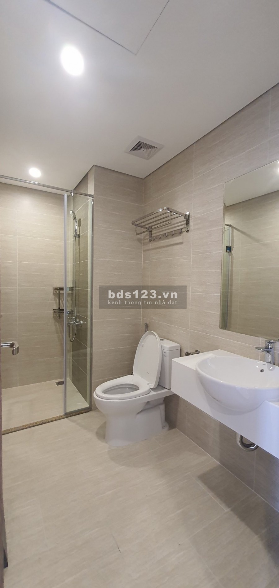 Gia đình cần cho thuê căn 2 phòng ngủ 64m2 nội thất đầy đủ 9tr tại Vinhomes Smart City