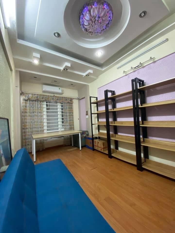 Cần gấp nhà tại Nguyễn Khang, Quận Cầu Giấy, diện tích 58m² đúc 5 tầng, giá 4.2 tỷ.
