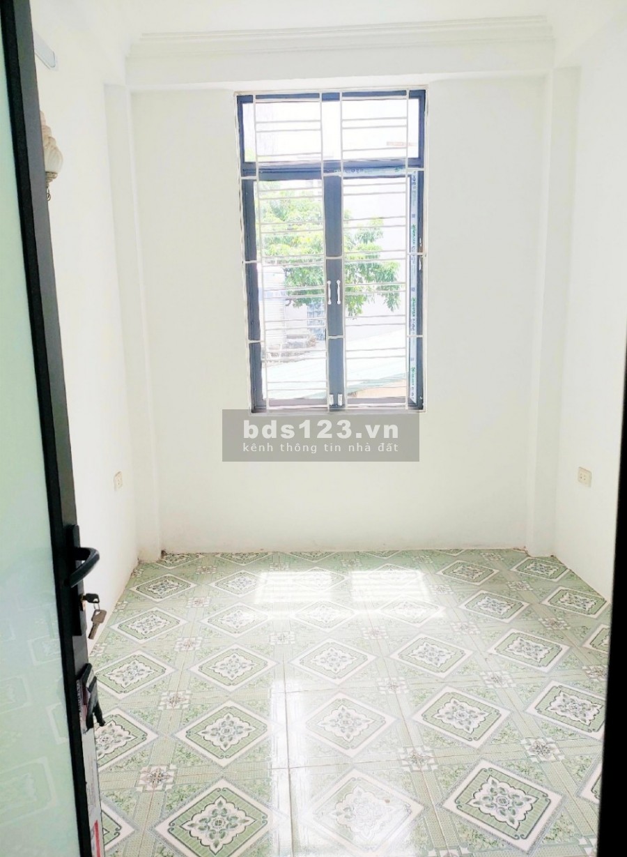 Bán Nhà Võ Chí Công 1 bước ra phố 3 bước ô tô đỗ cửa, diện tích sử dụng 20m2 giá bán 1,7 tỷ