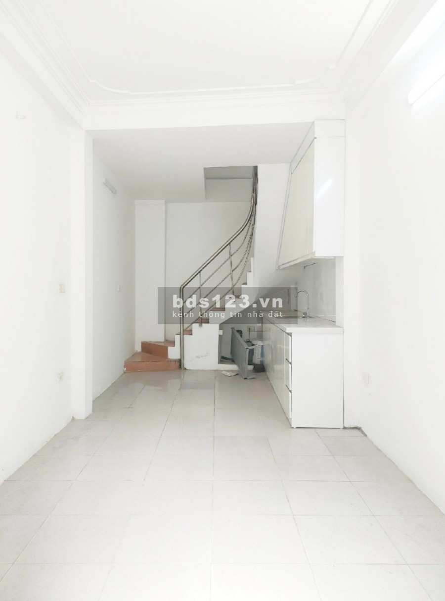 Bán Nhà Võ Chí Công 1 bước ra phố 3 bước ô tô đỗ cửa, diện tích sử dụng 20m2 giá bán 1,7 tỷ
