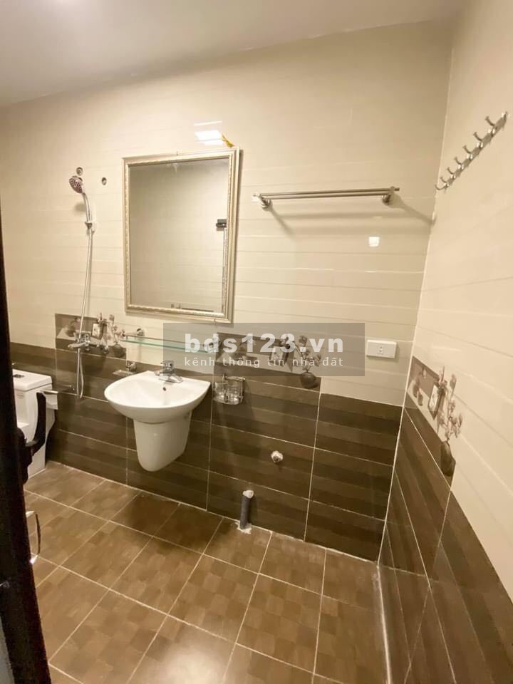 Bán nhà Cầu Giấy oto đỗ cửa, đẹp lung linh giá chỉ nhỉnh 4 tỷ, sổ đỏ vuông vắn đẹp như hoa hậu