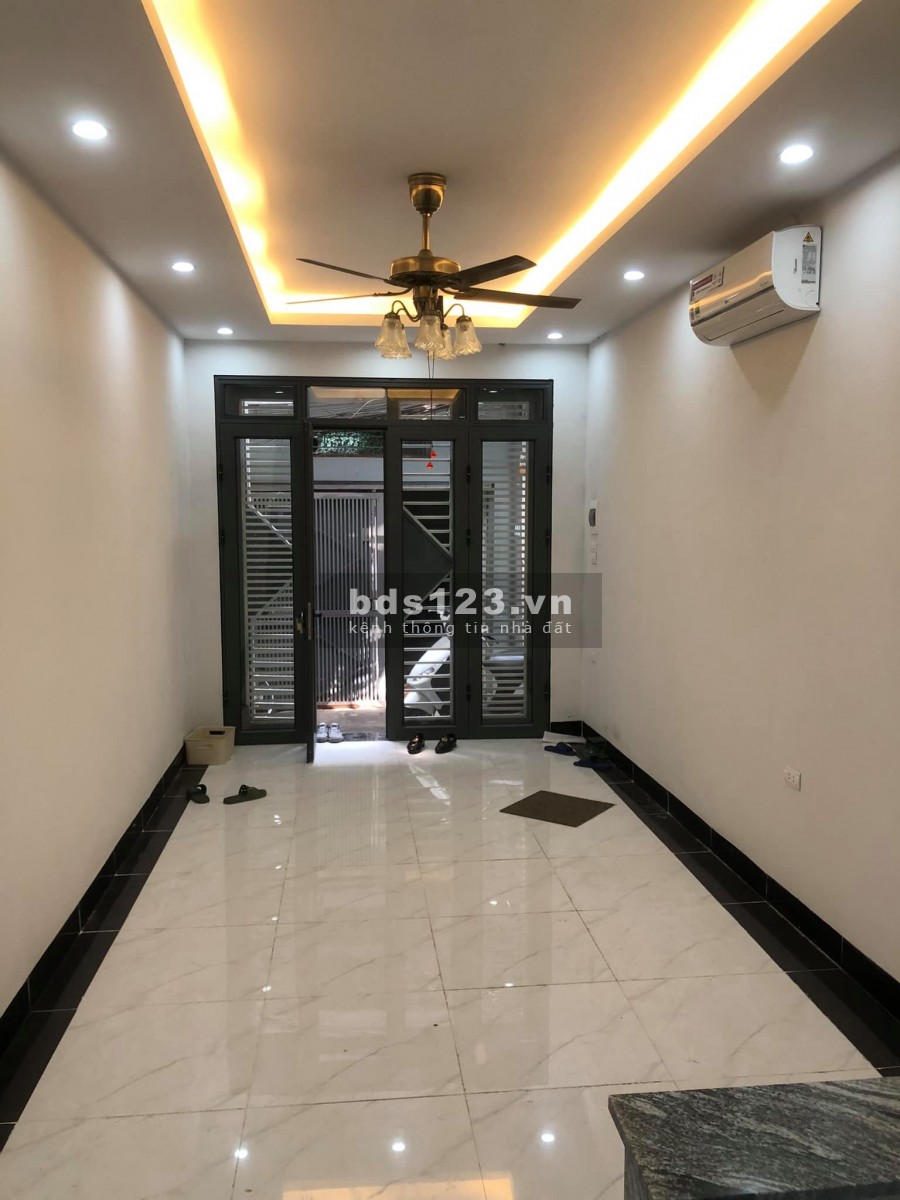 Bán nhà mới ở luôn 5 tầng x 33m2 Ngõ Văn Chương, Đống Đa giá 4,1 tỷ. LH 0912442669