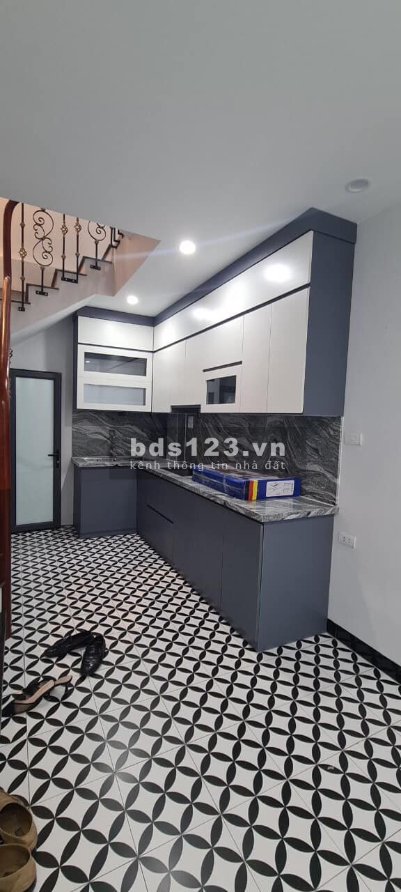 Bán nhà mới ở luôn 5 tầng x 33m2 Ngõ Văn Chương, Đống Đa giá 4,1 tỷ. LH 0912442669