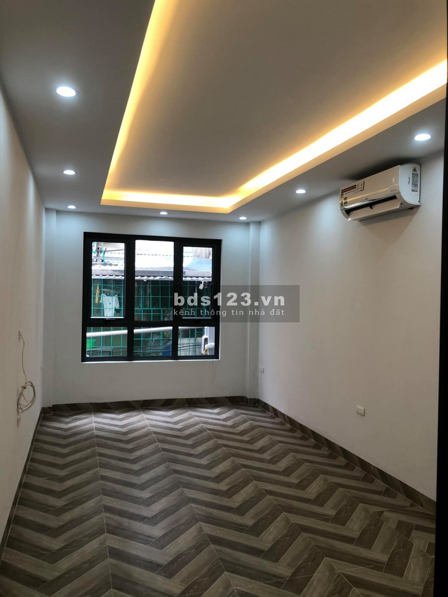Bán nhà mới ở luôn 5 tầng x 33m2 Ngõ Văn Chương, Đống Đa giá 4,1 tỷ. LH 0912442669