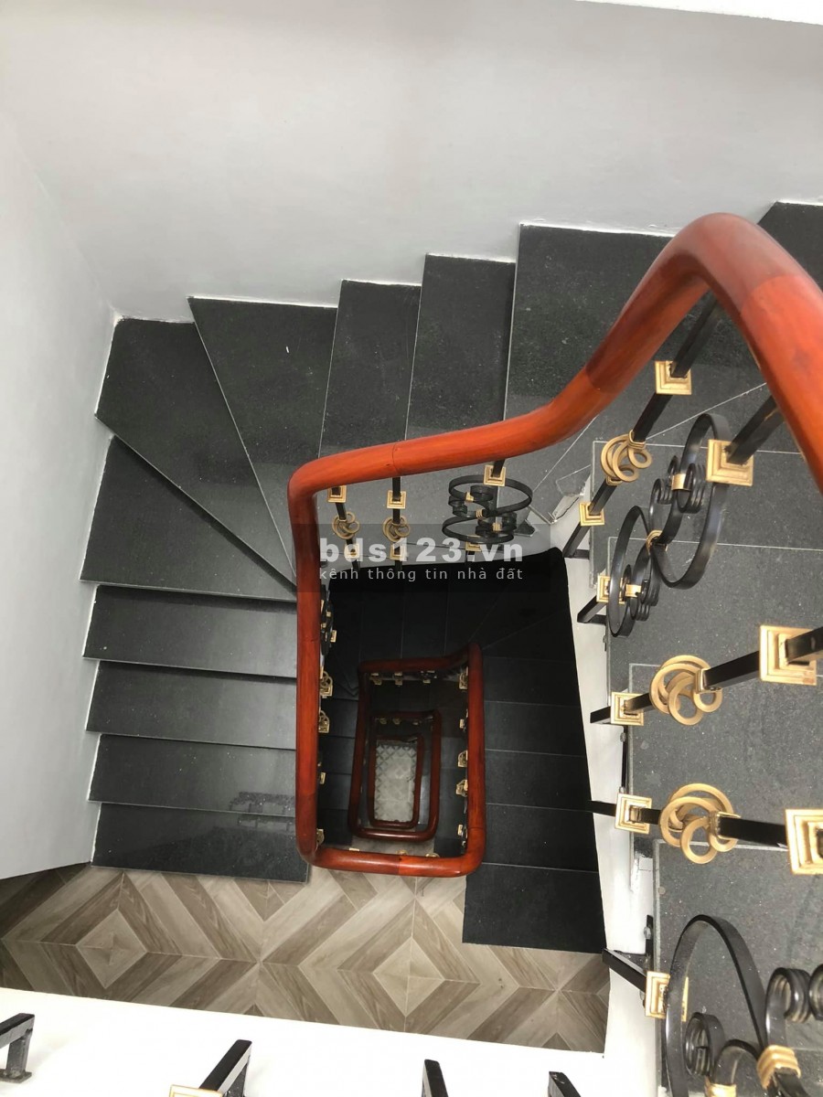 Bán nhà mới ở luôn 5 tầng x 33m2 Ngõ Văn Chương, Đống Đa giá 4,1 tỷ. LH 0912442669