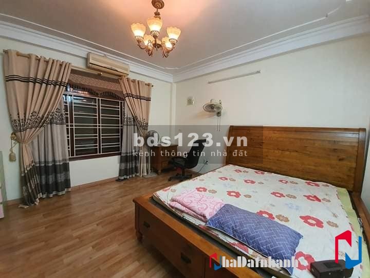 Bán gấp nhà nguyên căn Chiến Thắng diện tích 40m2, giá 6 tỷ hơn vỉa hè ô tô tránh, sổ sẵn