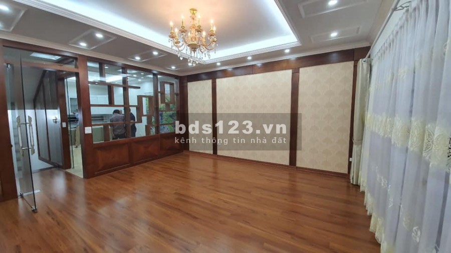 Bán nhà kinh doanh Vip Trung Kính, dtsd 57m2, 5 tầng, mặt tiền 5.5m, kinh doanh đỉnh