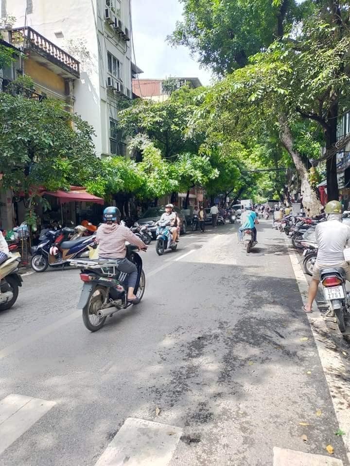 Bán Nhà Mặt Phố Hàng Giấy, Kinh Doanh Đỉnh, diện tích sử dụng 100m2, 3 tầng, nhỉnh 37 tỷ
