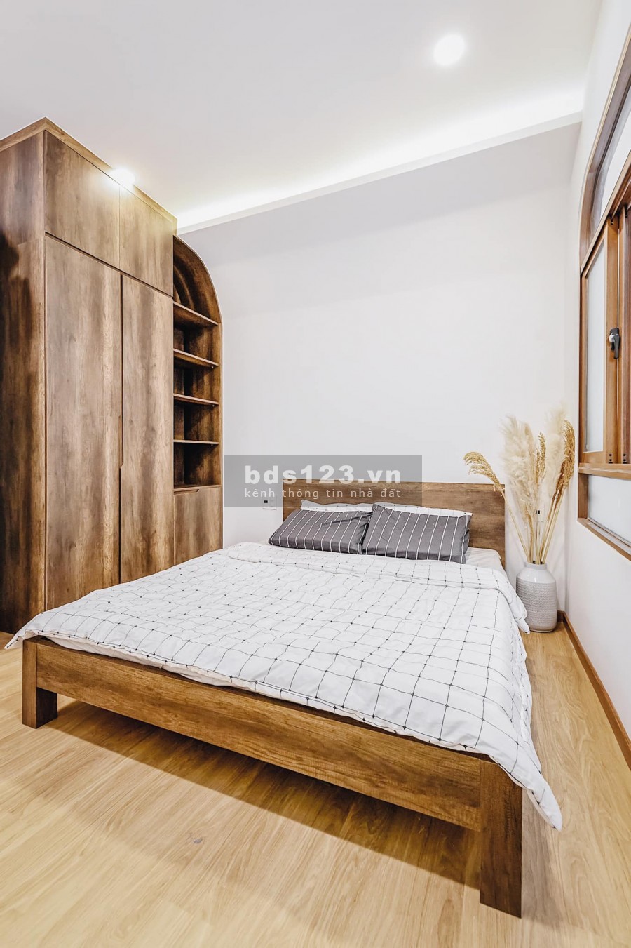 Nhà đẹp Nguyễn Sơn, ô tô thông, diện tích sử dụng 55m2, 5 tầng, mặt tiền 4m, giá 6.3 tỷ