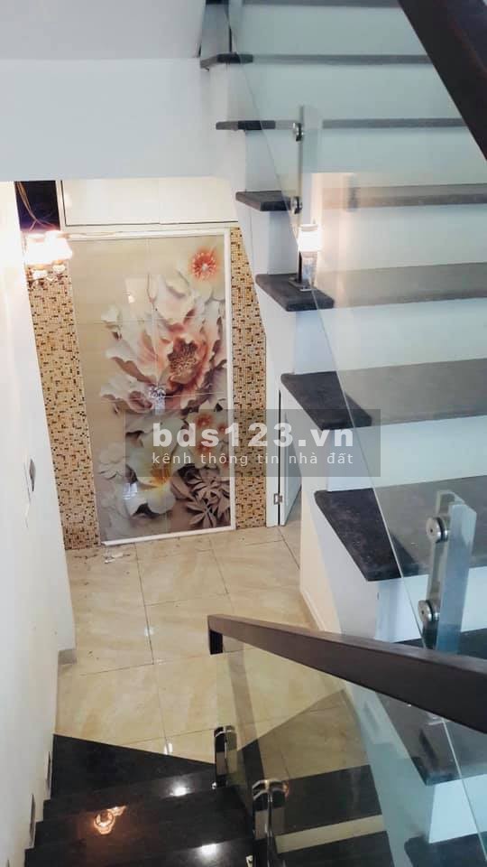 Bán tòa văn phòng mặt tiền Trần Quốc Hoàn 7 tầng, dtsd 60m2 mặt tiền 5m ngõ ô tô tránh