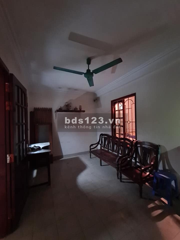 Bán đất tặng nhà 5 tầng phố Bồ Đề, diện tích sử dụng 50m2 mặt tiền 5.2m, gara, nhỉnh 5 tỷ