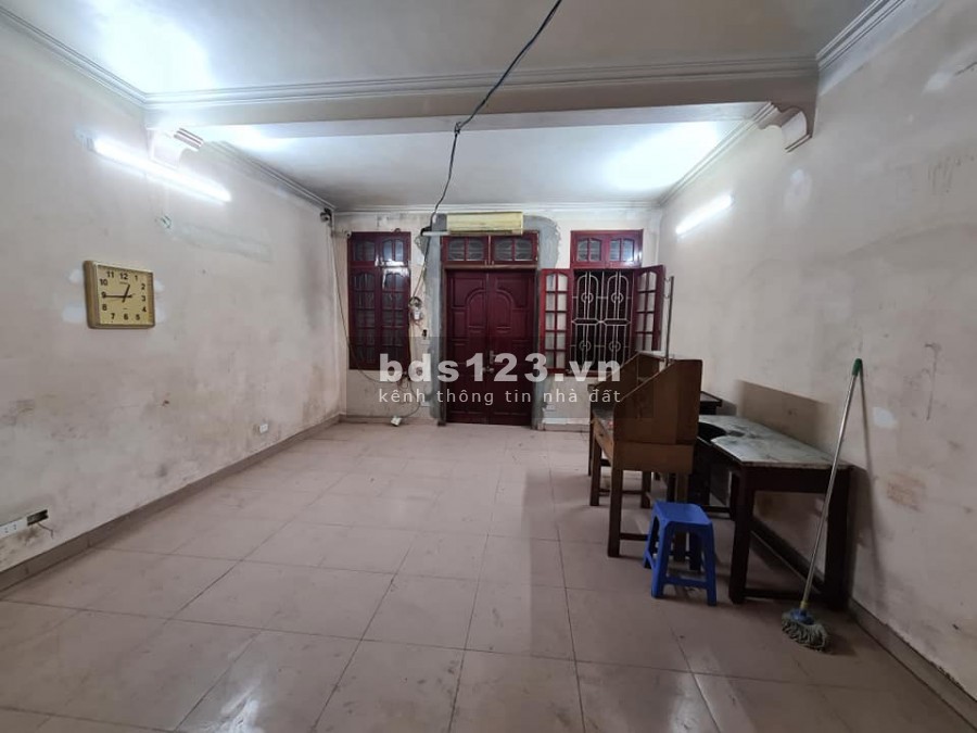 Bán đất tặng nhà 5 tầng phố Bồ Đề, diện tích sử dụng 50m2 mặt tiền 5.2m, gara, nhỉnh 5 tỷ
