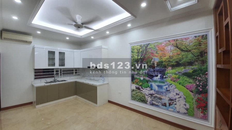 Bán nhà kinh doanh Vip Trung Kính, dtsd 57m2, 5 tầng, mặt tiền 5.5m, kinh doanh đỉnh