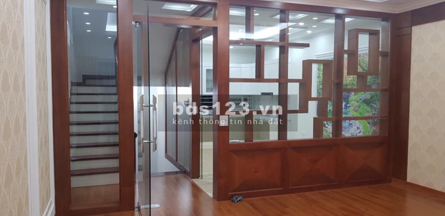 Bán nhà kinh doanh Vip Trung Kính, dtsd 57m2, 5 tầng, mặt tiền 5.5m, kinh doanh đỉnh
