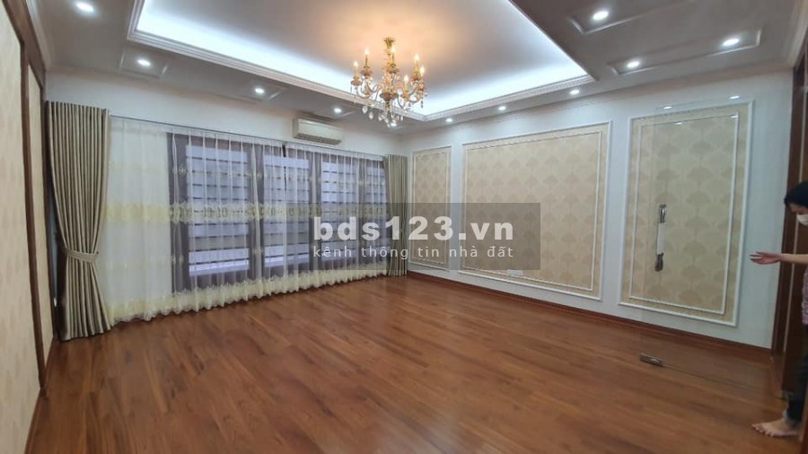 Bán nhà kinh doanh Vip Trung Kính, dtsd 57m2, 5 tầng, mặt tiền 5.5m, kinh doanh đỉnh