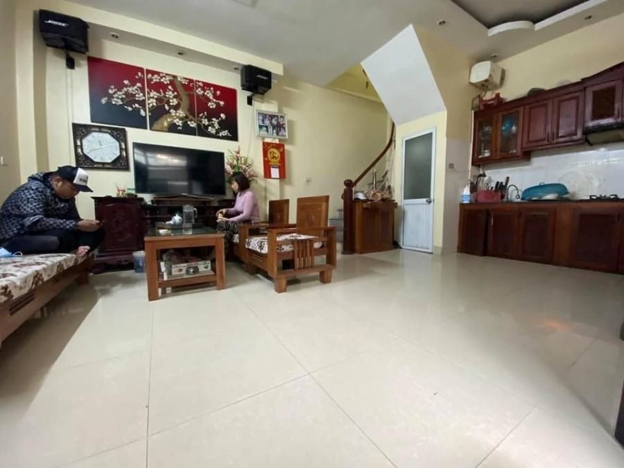 Bán nhà gần khu đô thị Linh Đàm diện tích 35m2 5 tầng mặt tiền 5m gián bán chỉ 2,75 tỷ
