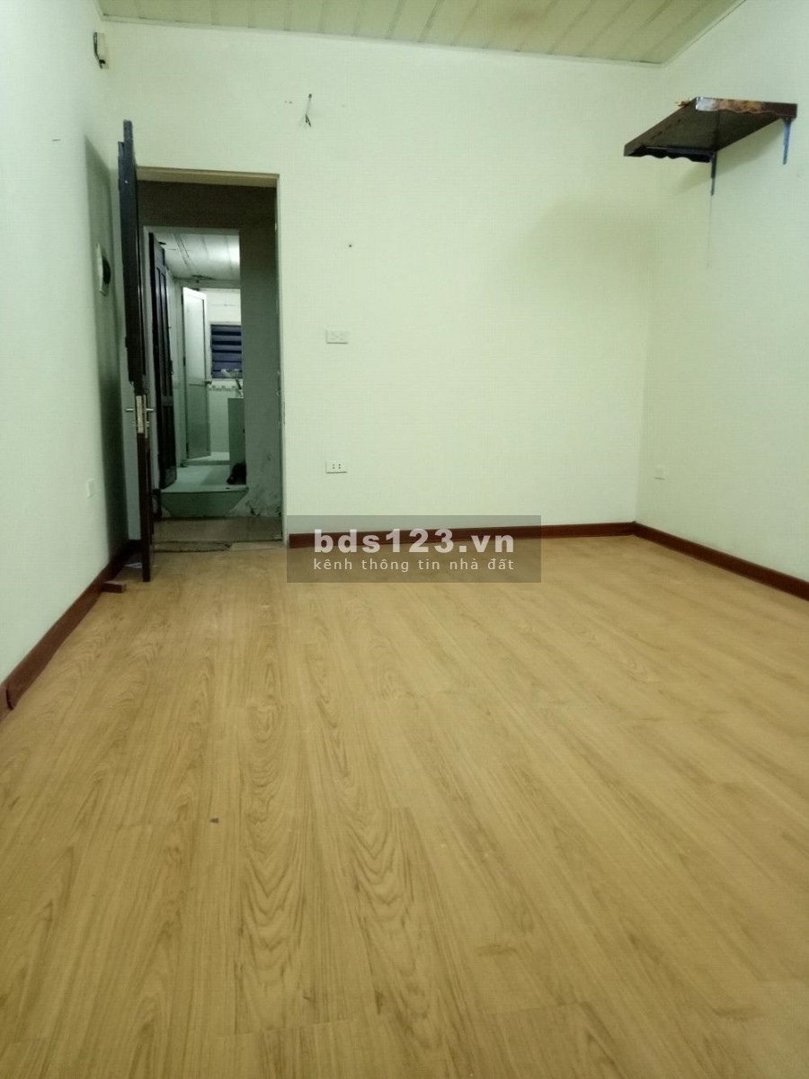 Cho thuê căn hộ khu C11 Tập thể Kim Liên diện tích 40m2, ban công, gió mát