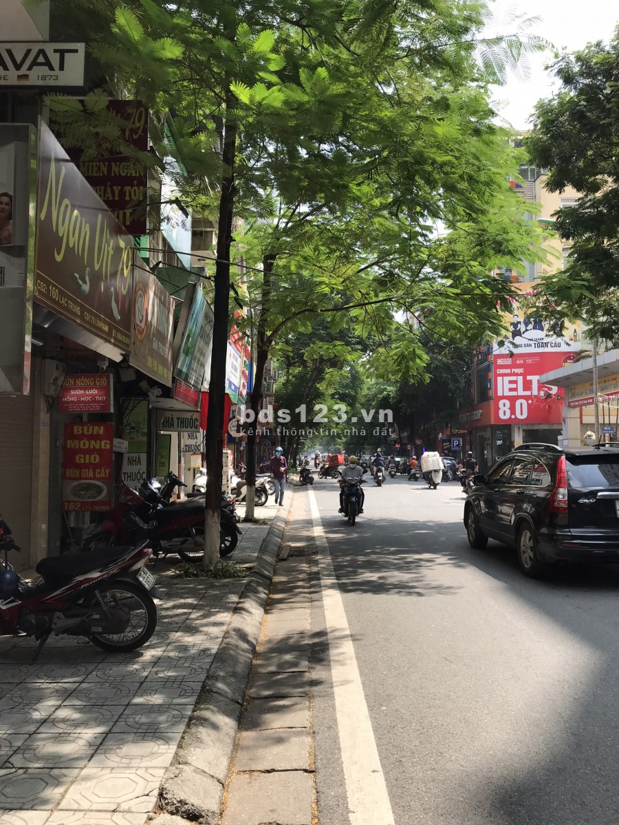 Cho thuê nhà mặt phố, ở & kinh doanh, hai mặt tiền, 2 tầng tại 160 Lạc Trung giá tốt