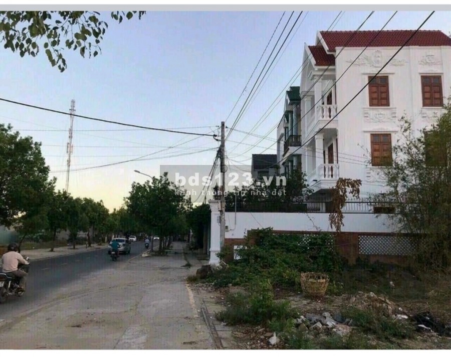 Chủ bán về Bắc sinh sống luôn. Gần Bưu Điện. Xe hơi chạy vi vu
