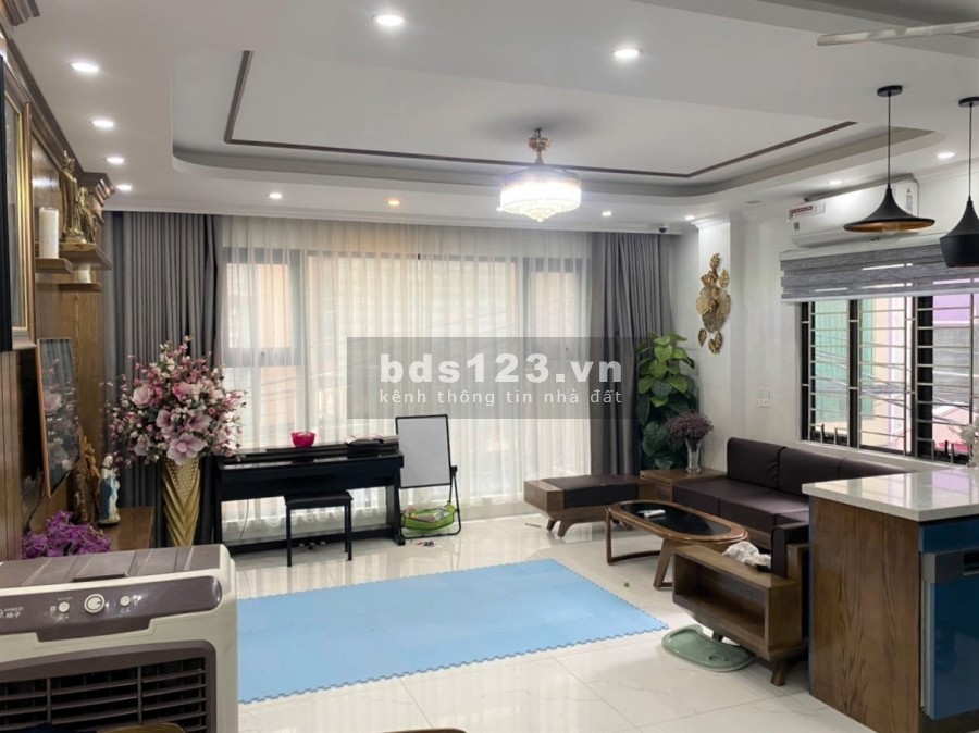 Bán nhà nguyên căn diện tích 80m2, mặt tiền 8m, lô góc 3 tầng đẹp Dịch Vọng, Quận Cầu Giấy