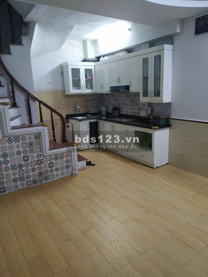 Nhà Trương Định giá bán 2.9 tỷ 5 tầng ngõ thông cách phố 100m gần ngã tư khu dân trí