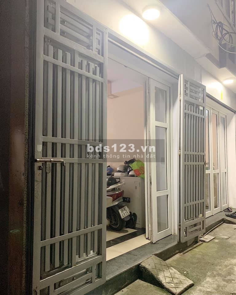 Bán gấp nhà lô góc, Yên Hòa Trung Kính diện tích 45m2 6 tầng, cách phố 30m, giá 4,6 tỷ.