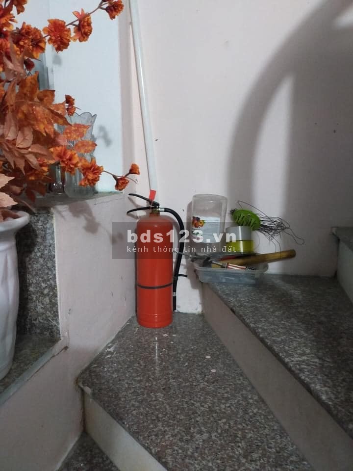 Cần bán nhà nguyên căn đẹp, bao rộng kinh doanh tốt, ô tô đỗ cửa, pháp lí chuẩn, bàn giao ngay