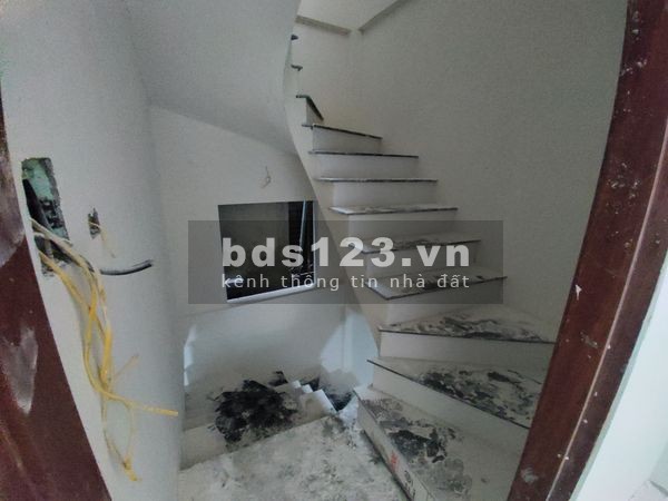 Nhà ở trung tâm quận Thanh Xuân diện tích sử dụng 31m2 5 tầng giá bán 4.5 tỷ sổ sẵn