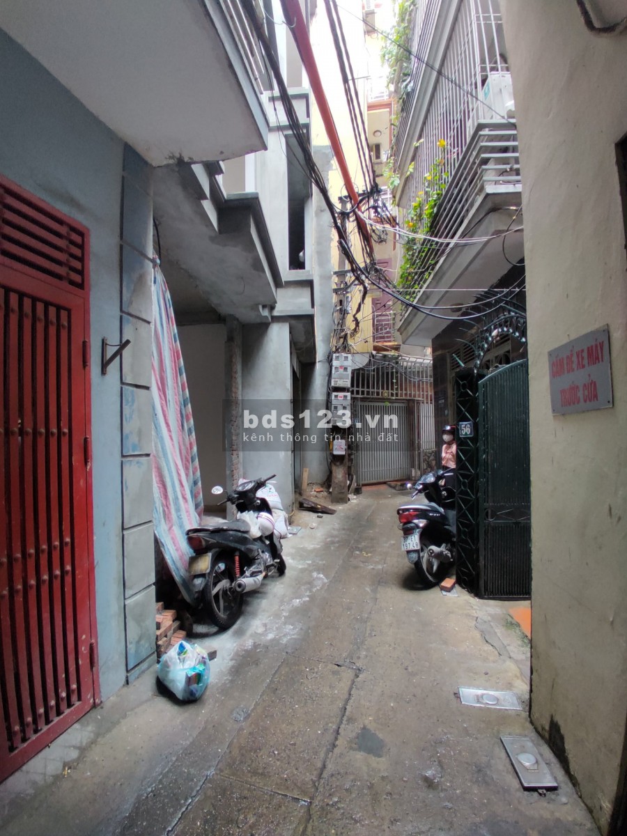 Nhà ở trung tâm quận Thanh Xuân diện tích sử dụng 31m2 5 tầng giá bán 4.5 tỷ sổ sẵn