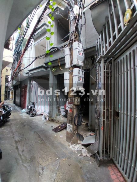 Nhà ở trung tâm quận Thanh Xuân diện tích sử dụng 31m2 5 tầng giá bán 4.5 tỷ sổ sẵn