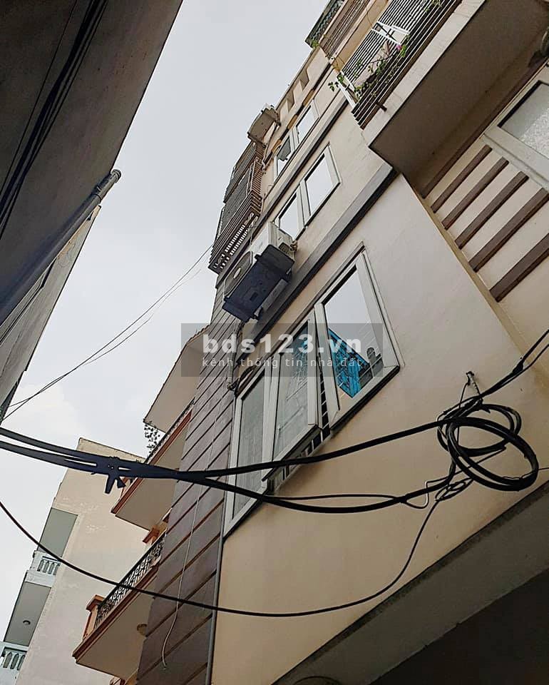 Bán gấp nhà lô góc, Yên Hòa Trung Kính diện tích 45m2 6 tầng, cách phố 30m, giá 4,6 tỷ.