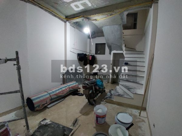 Nhà ở trung tâm quận Thanh Xuân diện tích sử dụng 31m2 5 tầng giá bán 4.5 tỷ sổ sẵn