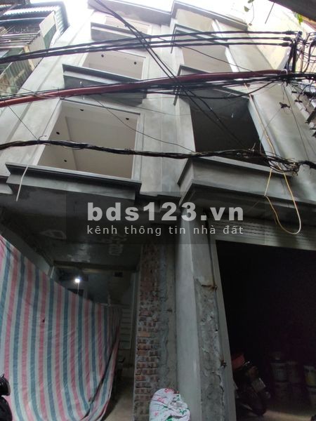 Nhà ở trung tâm quận Thanh Xuân diện tích sử dụng 31m2 5 tầng giá bán 4.5 tỷ sổ sẵn