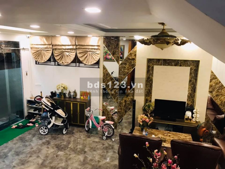 Nhà đẹp thiết kế thoáng lô góc ở luôn Nguyễn Khang diện tích sử dụng 50m2 giá bán 6 tỷ