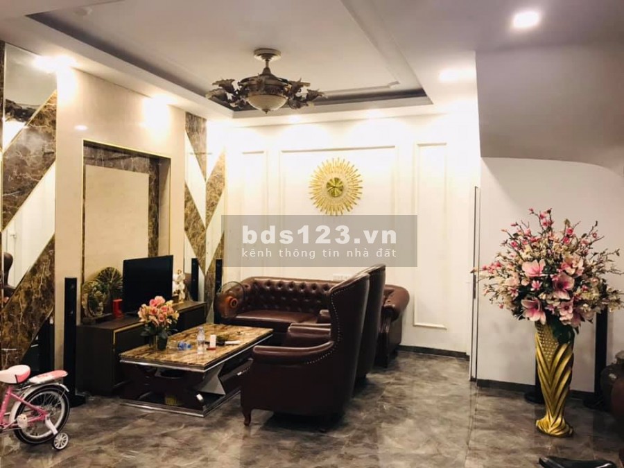 Nhà đẹp thiết kế thoáng lô góc ở luôn Nguyễn Khang diện tích sử dụng 50m2 giá bán 6 tỷ
