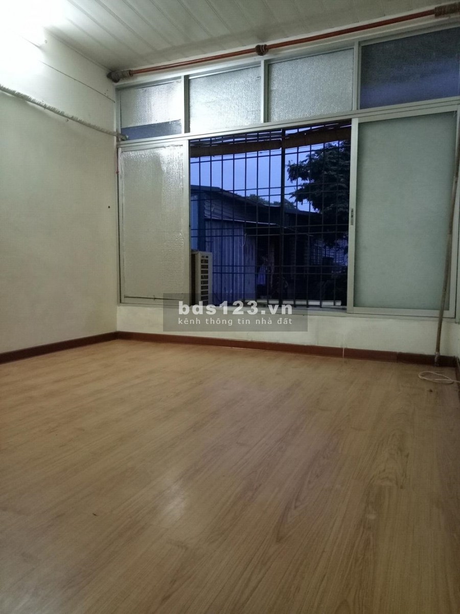 Cho thuê căn hộ khu C11 Tập thể Kim Liên diện tích 40m2, ban công, gió mát