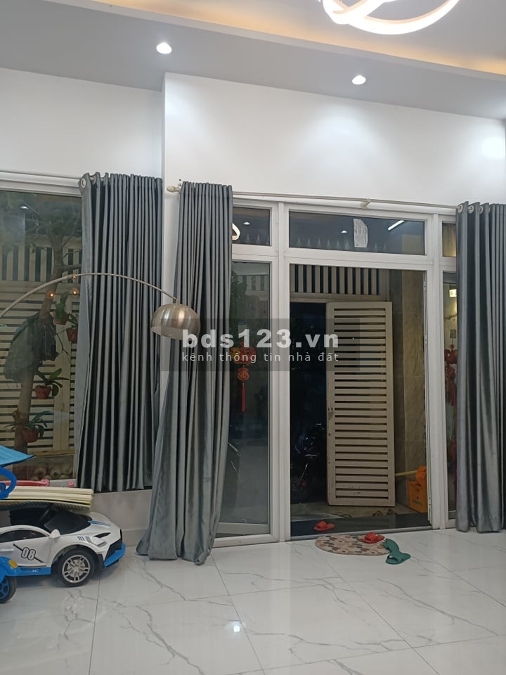 Bán nhà ngã 6 Dân Chủ, hẻm xe hơi đường 3/2, dtsd 97m2 đúc 4 tầng, chỉ 160 triệu/m2