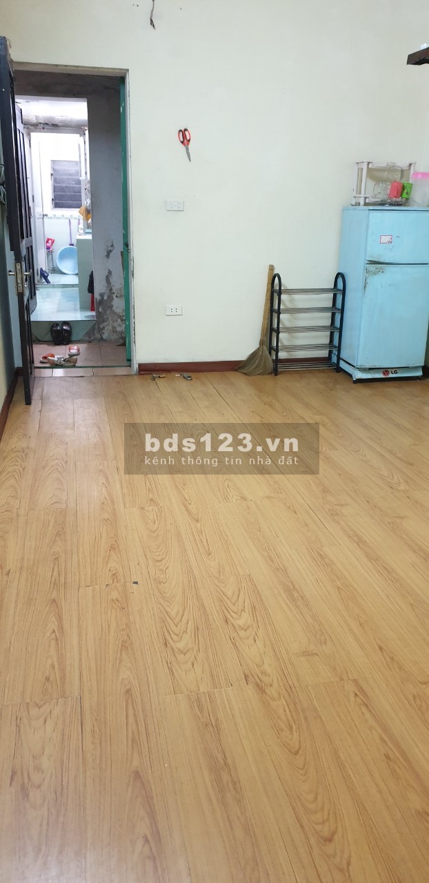 Cho thuê căn hộ khu C11 Tập thể Kim Liên diện tích 40m2, ban công, gió mát