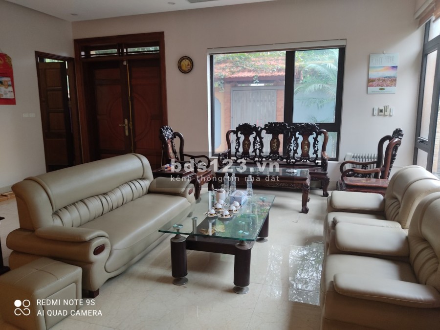 Cho thuê Biệt thự Lô góc khu Vườn Đào, DT 270m2 x4 tầng có sân vườn, thang máy