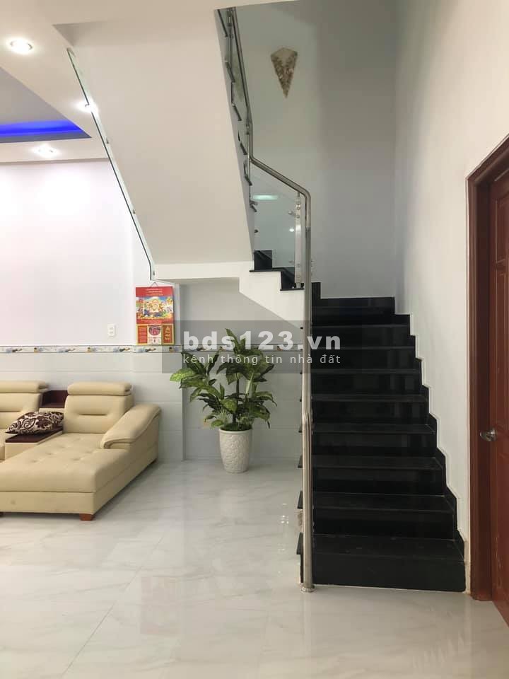 Bán Gấp Trong Tháng Nhà Âu cơ Tân Bình, 36M2, 3 lầu, BTCT giá chỉ 3tỷ 1