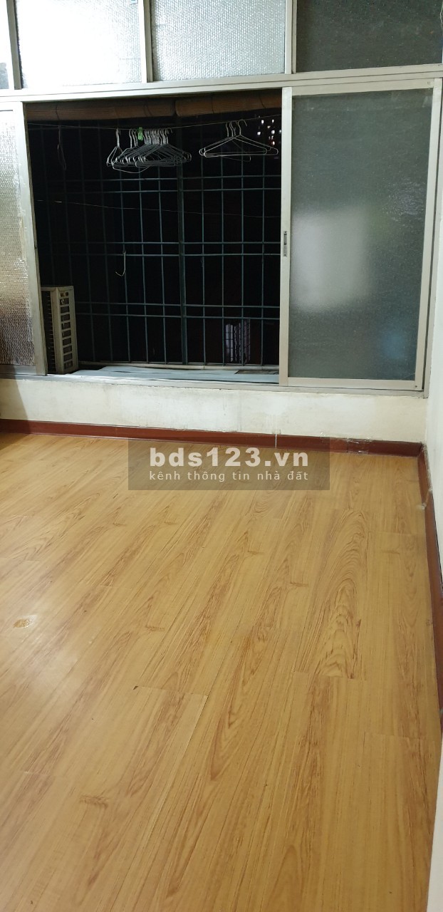 Cho thuê căn hộ khu C11 Tập thể Kim Liên diện tích 40m2, ban công, gió mát
