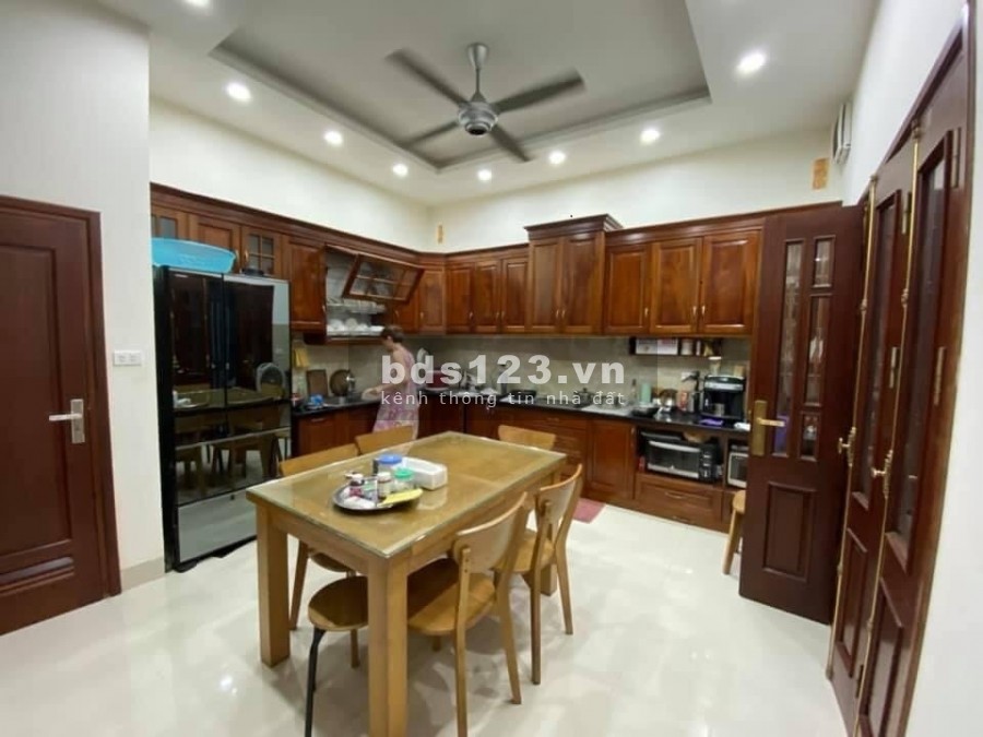 Bán nhà Thượng Thanh, Long Biên 60 m2, phân lô, ô tô tránh, kinh doanh, nhỉnh 5 tỷ
