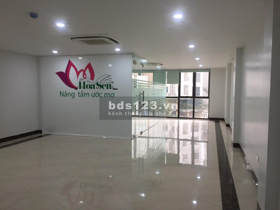 Chính chủ cho thuê văn phòng 120m ngã tư Nguyễn Ngọc Nại - Vương Thừa Vũ