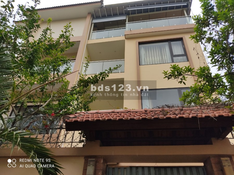 Cho thuê Biệt thự Lô góc khu Vườn Đào, DT 270m2 x4 tầng có sân vườn, thang máy