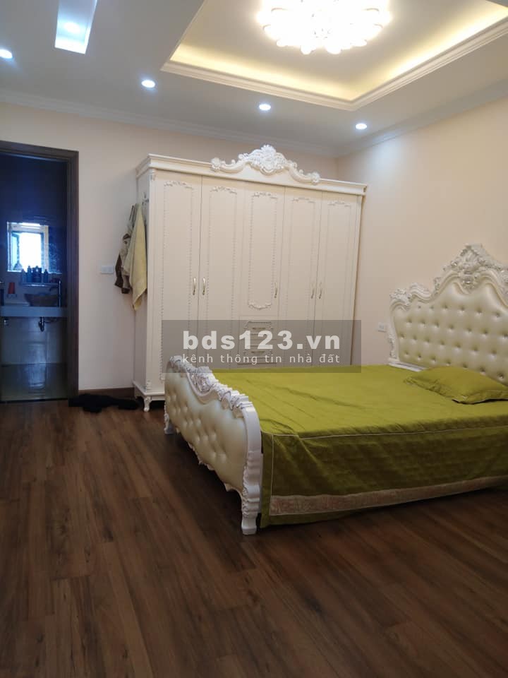 Bán gấp nhà Phố Nguyễn Khoái giá 20.5 tỷ, 100mx4 tầng, Đầu tư KD tốt