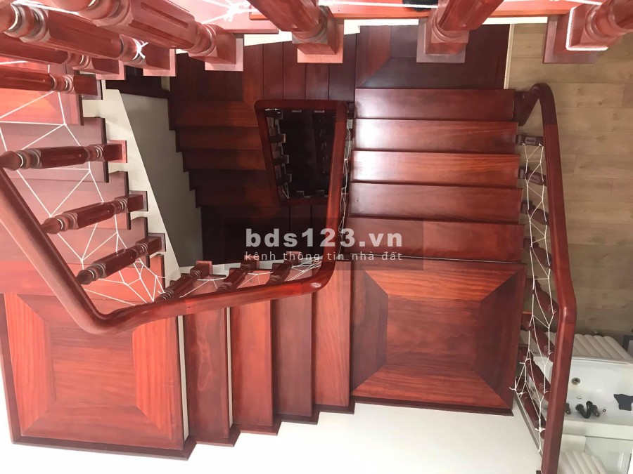 Bán nhà 4 tầng 69m2 mặt phố, view hồ, trung tâm TP HD, cực VIP, mt 4.5m, đường 20.5m