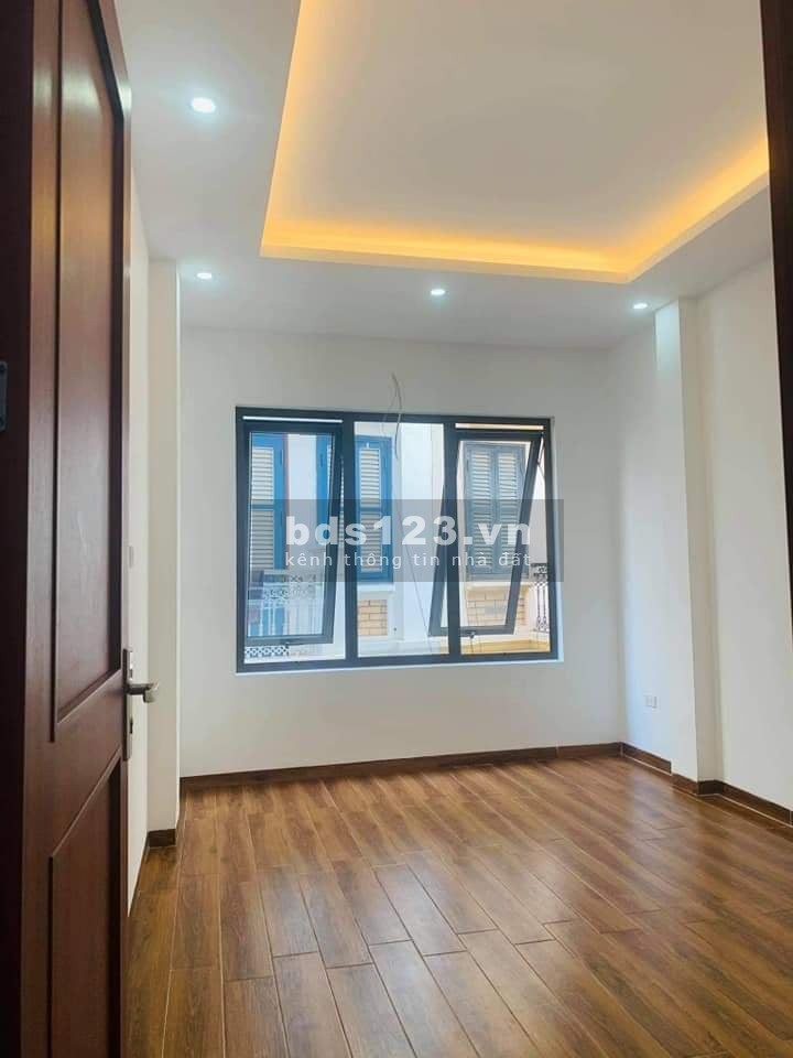 Bán nhà đường Đê La Thành, nhà đẹp, KD, gần phố, 30m2 x 4 tầng, MT 4.6 m